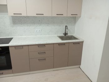 Кухонный гарнитур высокий Латте 3000 мм, Стол. 38 мм в Заречном - zarechnyj.mebel-e96.ru