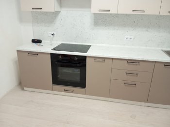 Кухонный гарнитур высокий Латте 3000 мм, Стол. 38 мм в Заречном - zarechnyj.mebel-e96.ru