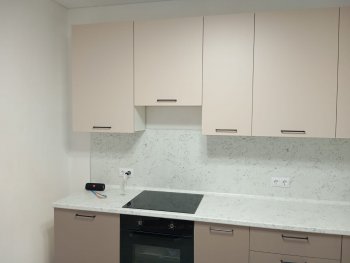 Кухонный гарнитур высокий Латте 3000 мм, Стол. 38 мм в Заречном - zarechnyj.mebel-e96.ru